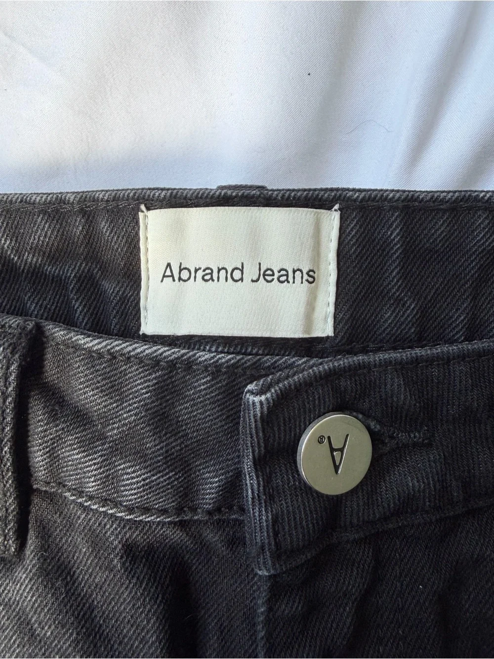 Abrand Black 95 Mid Baggy Short Cara